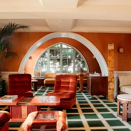 Candille Hotel
